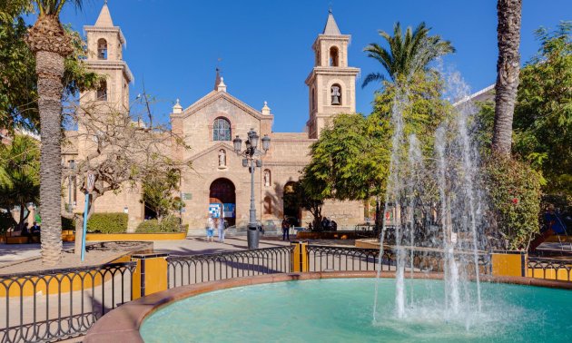 Reventa - Apartamento / piso -
Torrevieja - Paseo maritimo