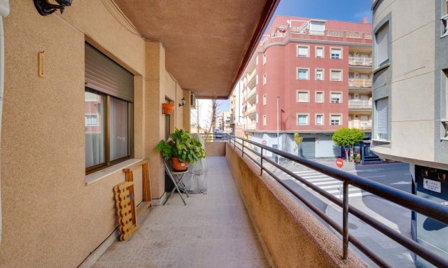 Reventa - Apartamento / piso -
Torrevieja - Paseo maritimo