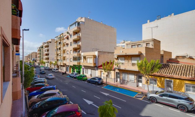 Reventa - Apartamento / piso -
Torrevieja - Paseo maritimo
