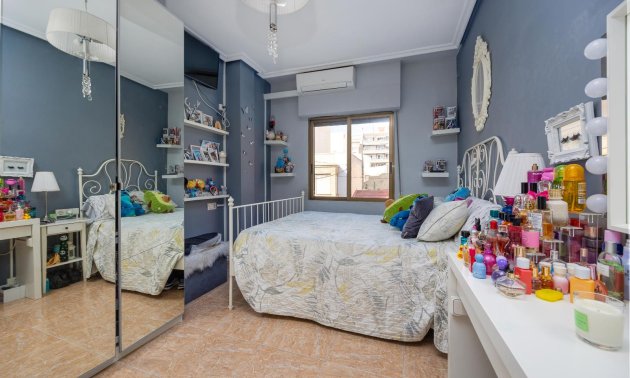 Reventa - Apartamento / piso -
Torrevieja - Paseo maritimo