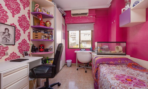 Reventa - Apartamento / piso -
Torrevieja - Paseo maritimo