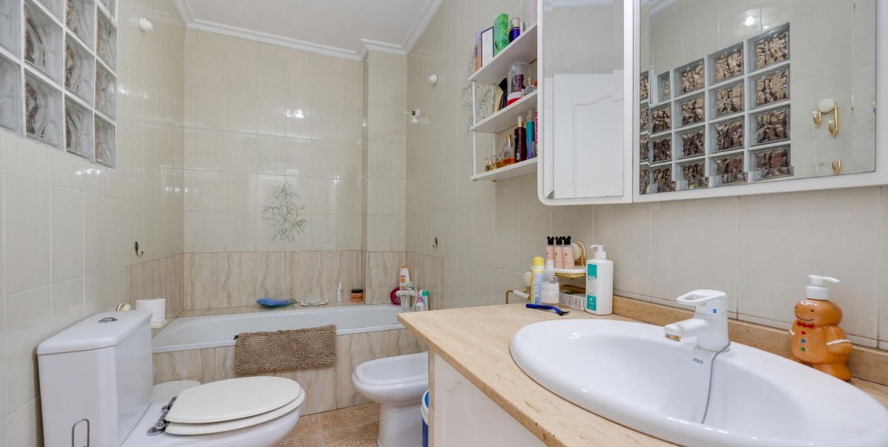 Reventa - Apartamento / piso -
Torrevieja - Paseo maritimo