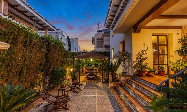 Resale - Villa -
Torrevieja - La Veleta