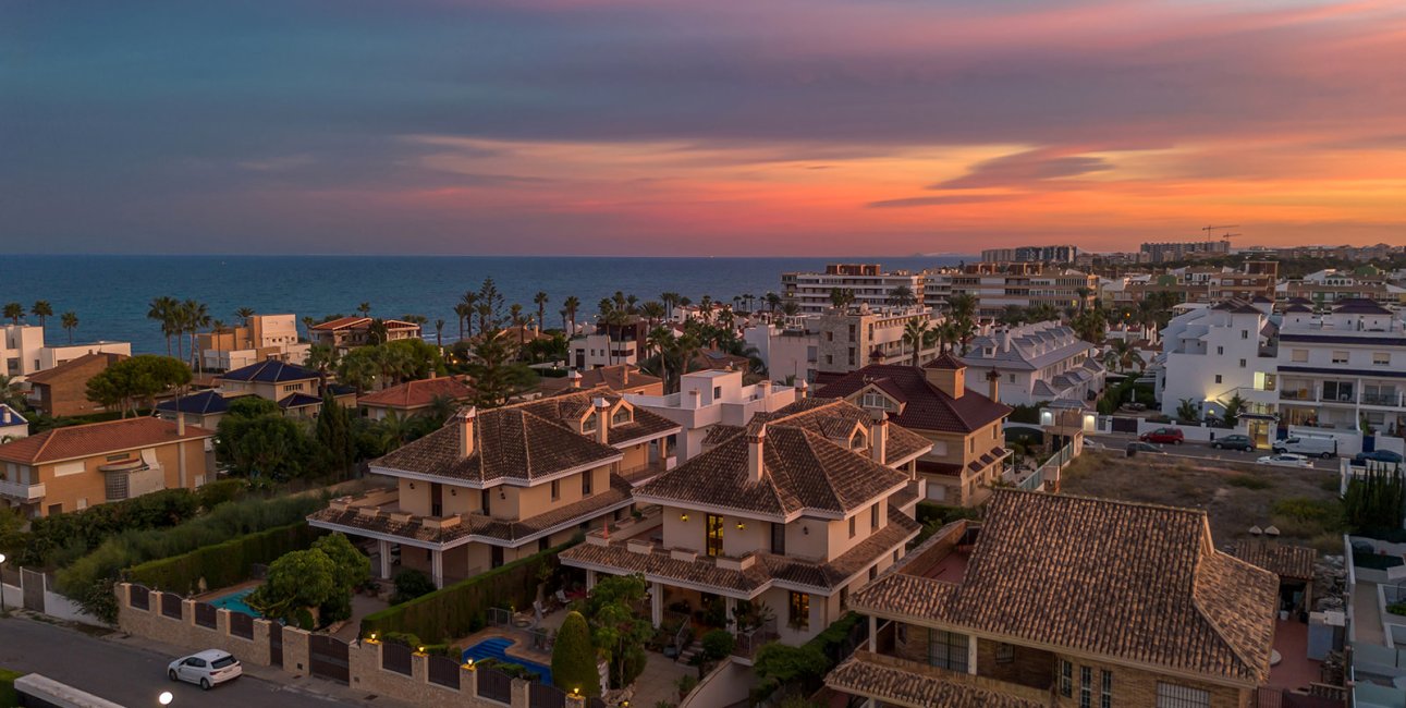 Resale - Villa -
Torrevieja - La Veleta