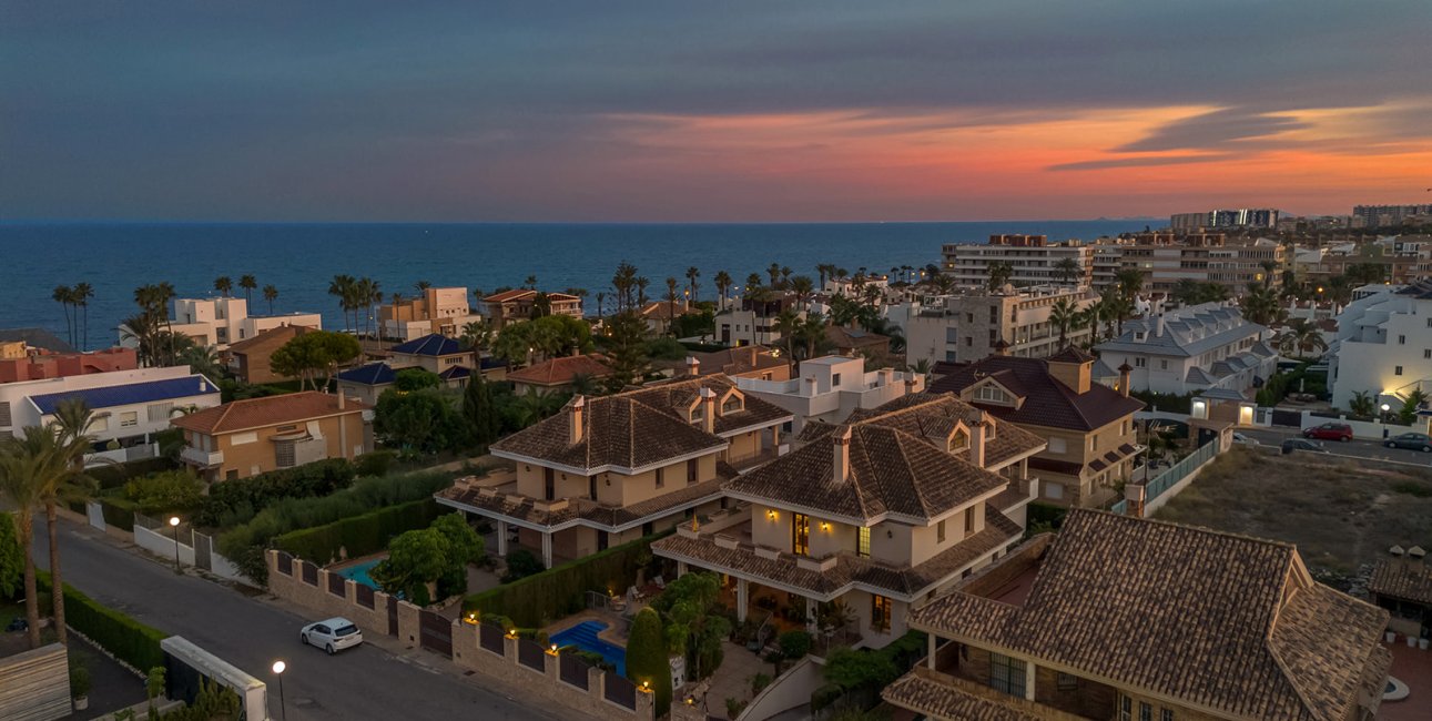 Resale - Villa -
Torrevieja - La Veleta