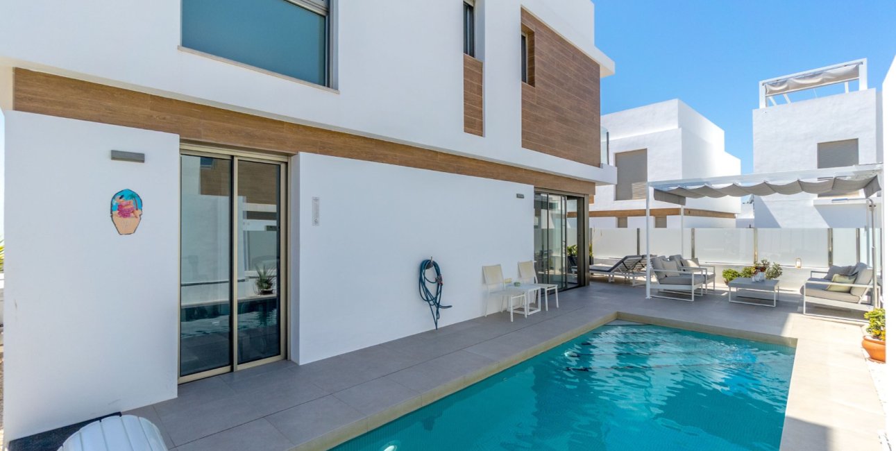 Resale - Villa -
Orihuela Costa - Villamartin