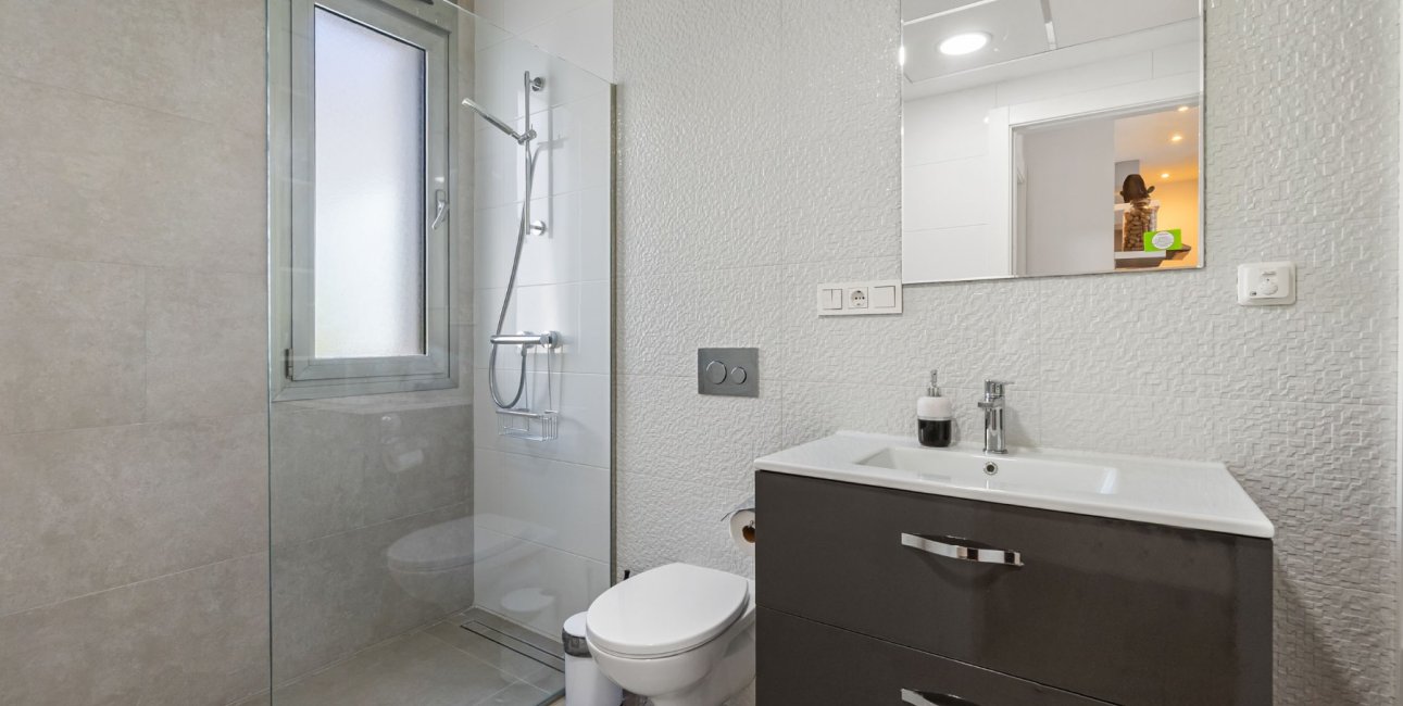 Resale - Villa -
Orihuela Costa - Villamartin