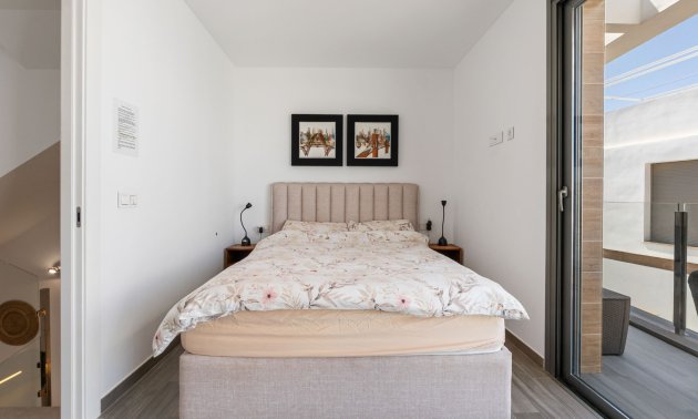 Resale - Villa -
Orihuela Costa - Villamartin