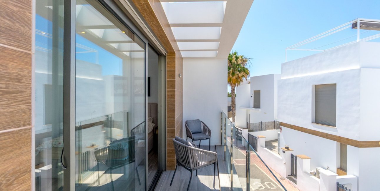 Resale - Villa -
Orihuela Costa - Villamartin