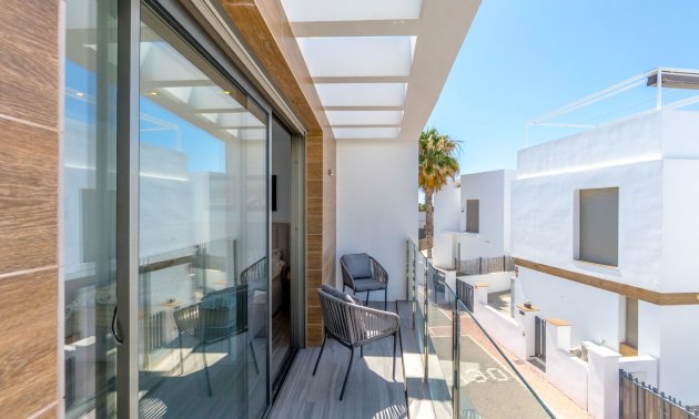 Resale - Villa -
Orihuela Costa - Villamartin