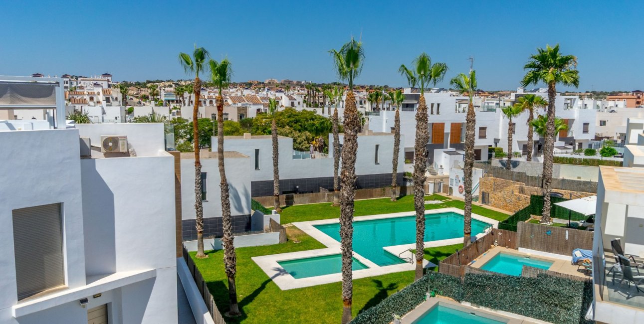 Resale - Villa -
Orihuela Costa - Villamartin