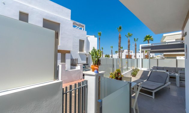 Resale - Villa -
Orihuela Costa - Villamartin