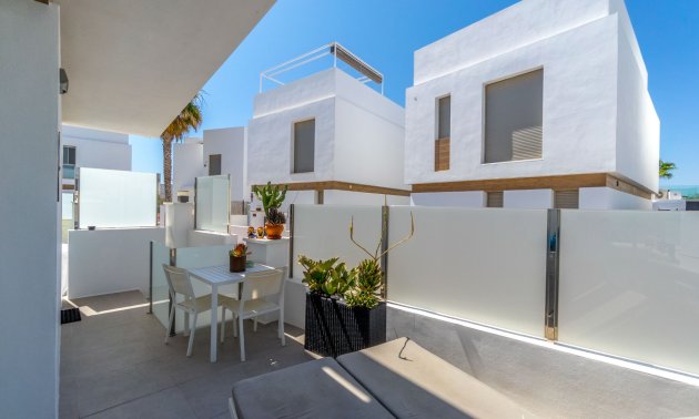 Resale - Villa -
Orihuela Costa - Villamartin