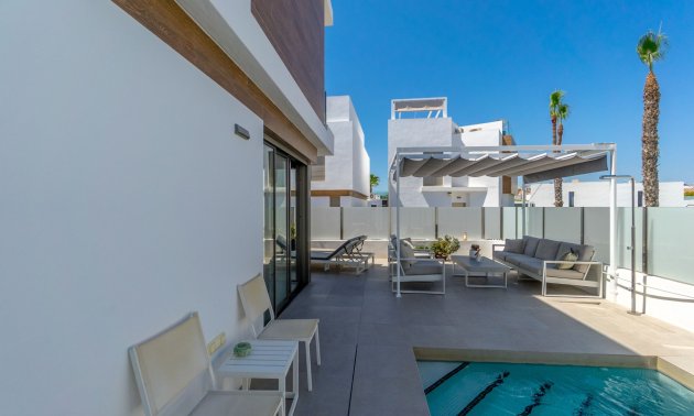 Resale - Villa -
Orihuela Costa - Villamartin