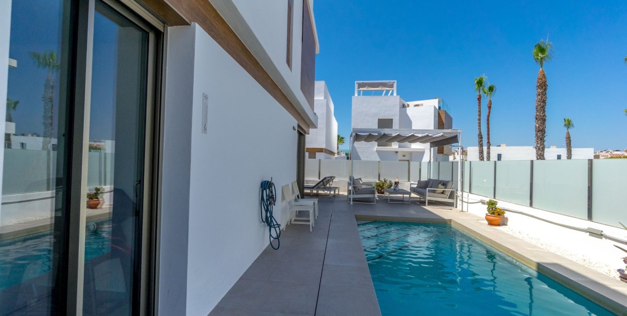 Resale - Villa -
Orihuela Costa - Villamartin