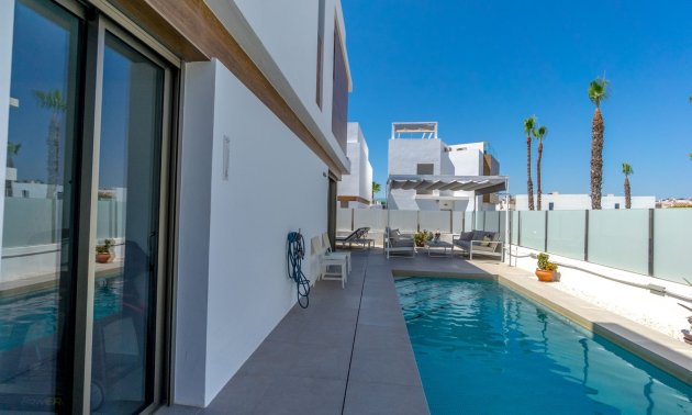 Resale - Villa -
Orihuela Costa - Villamartin