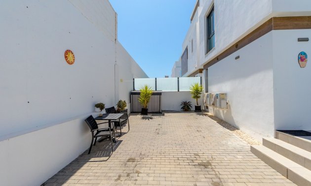 Resale - Villa -
Orihuela Costa - Villamartin
