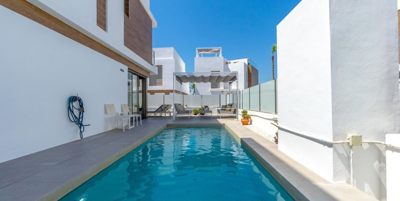 Resale - Villa -
Orihuela Costa - Villamartin