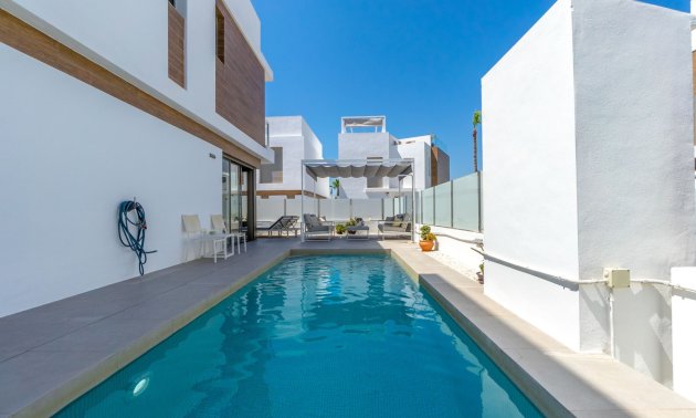 Resale - Villa -
Orihuela Costa - Villamartin