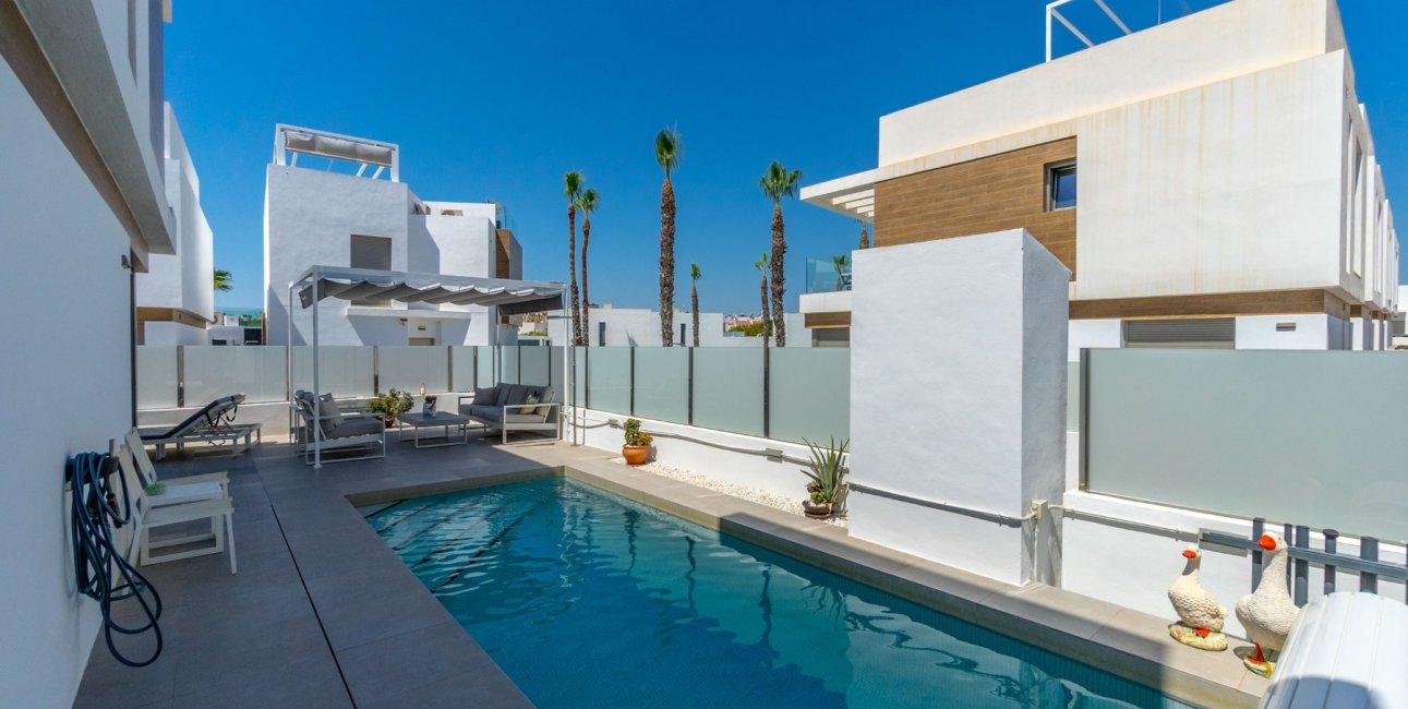 Resale - Villa -
Orihuela Costa - Villamartin