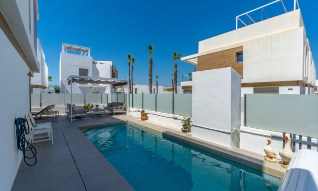 Resale - Villa -
Orihuela Costa - Villamartin