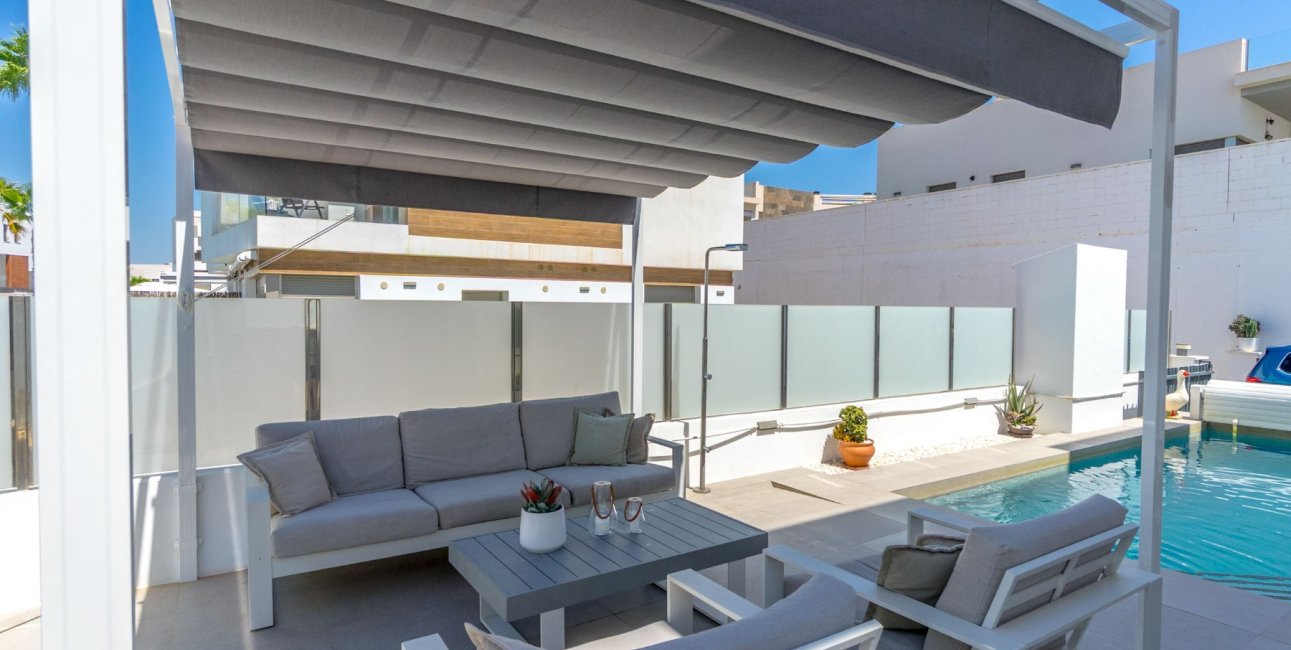 Resale - Villa -
Orihuela Costa - Villamartin