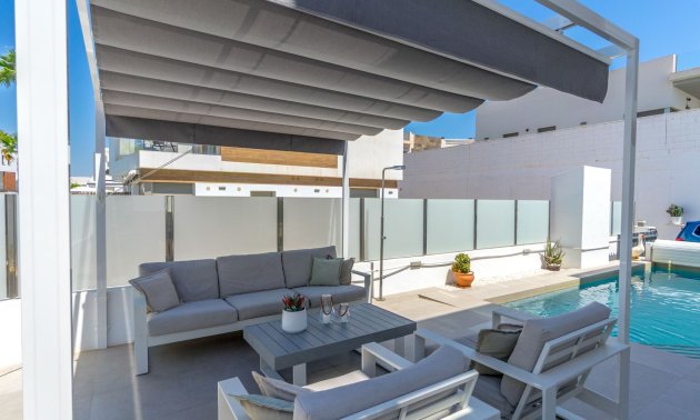 Resale - Villa -
Orihuela Costa - Villamartin