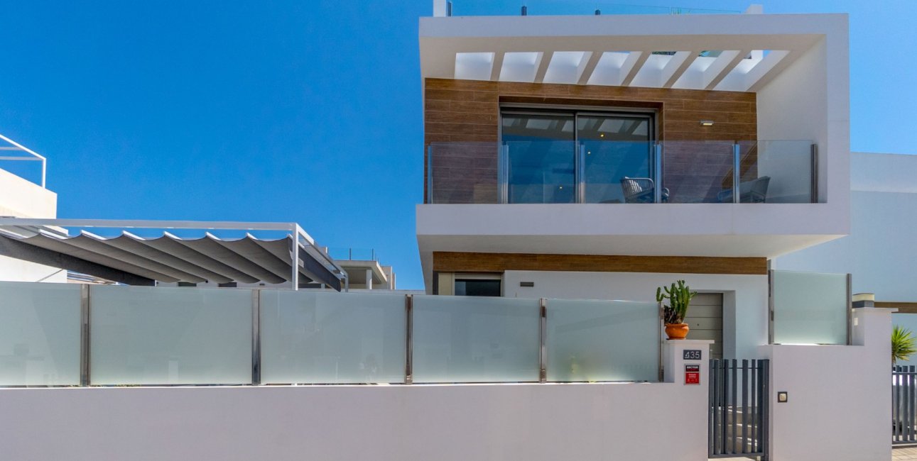 Resale - Villa -
Orihuela Costa - Villamartin