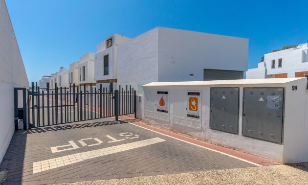 Resale - Villa -
Orihuela Costa - Villamartin