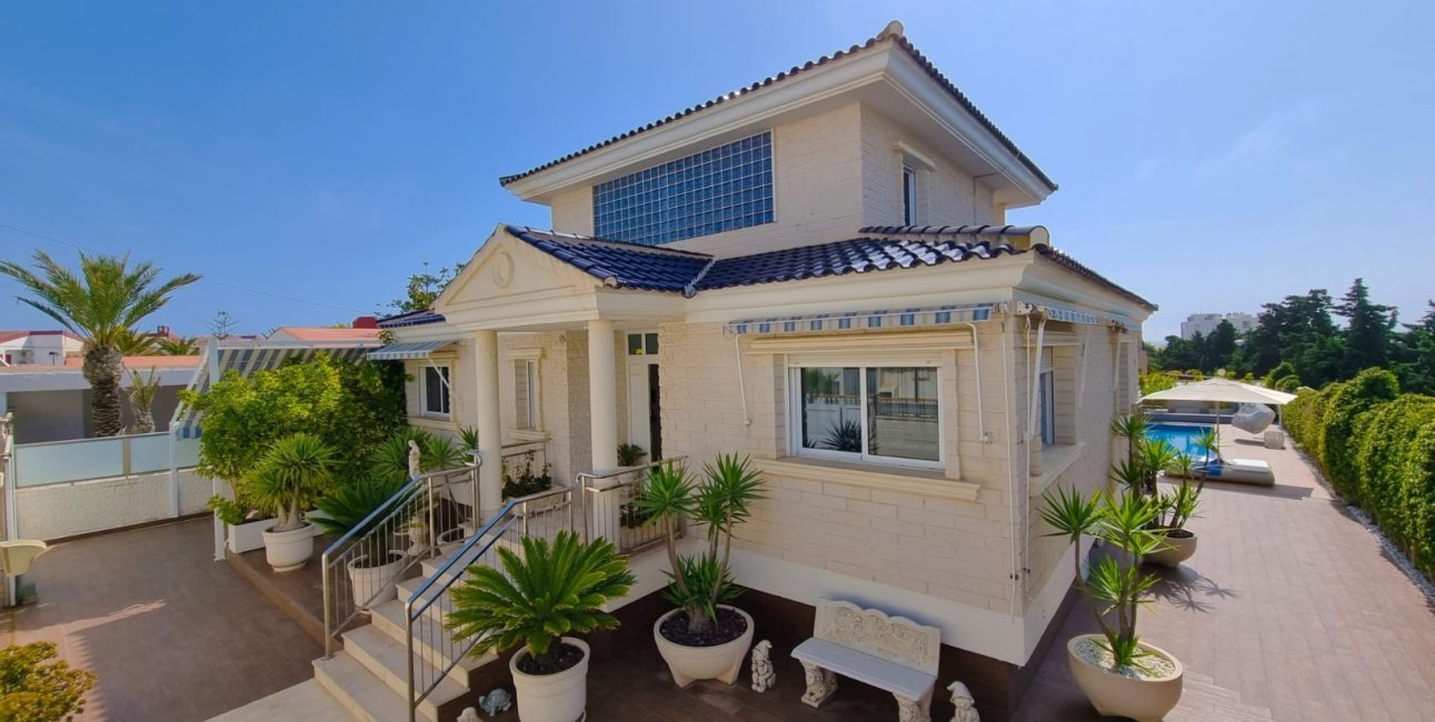 Reventa - Villa -
Torrevieja - La Mata - Town