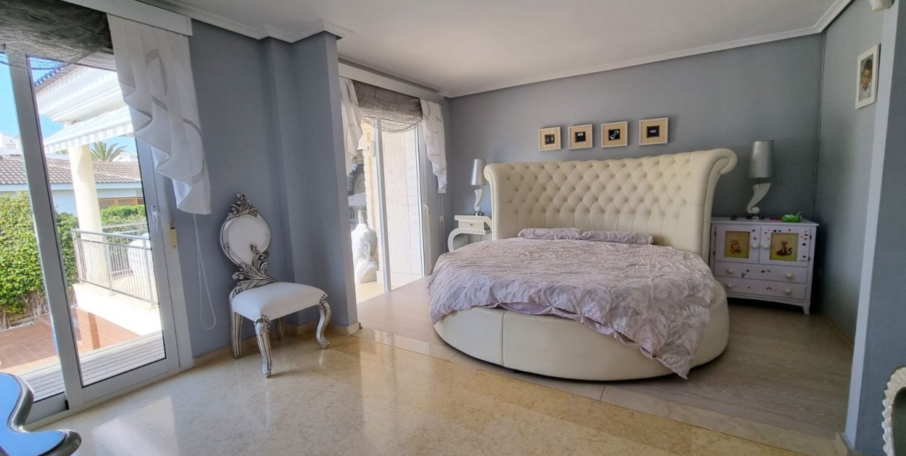 Reventa - Villa -
Torrevieja - La Mata - Town