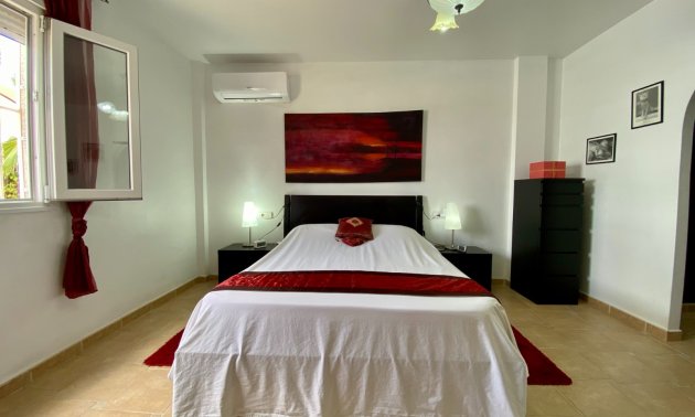 Resale - Villa -
Algorfa - Lomas de La Juliana