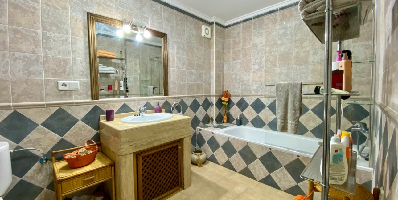 Resale - Villa -
Algorfa - Lomas de La Juliana