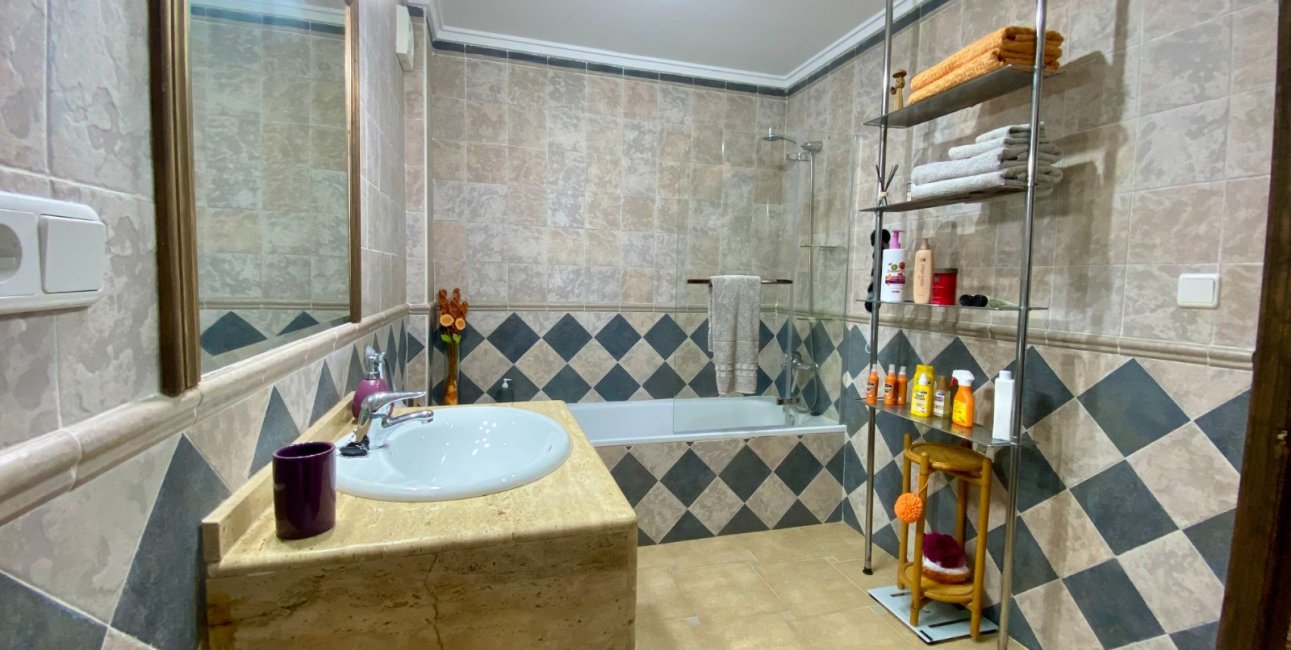 Resale - Villa -
Algorfa - Lomas de La Juliana