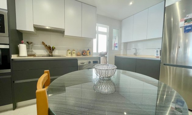 Resale - Apartment / flat -
Torrevieja - Playa Del Cura