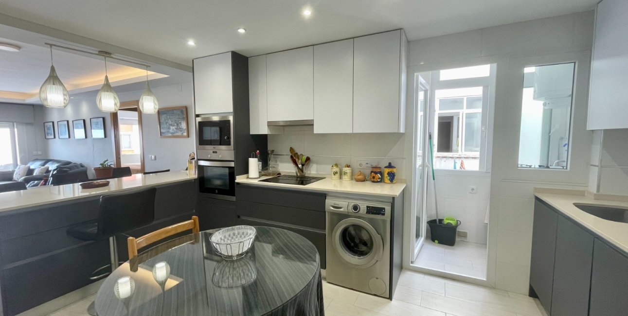 Resale - Apartment / flat -
Torrevieja - Playa Del Cura