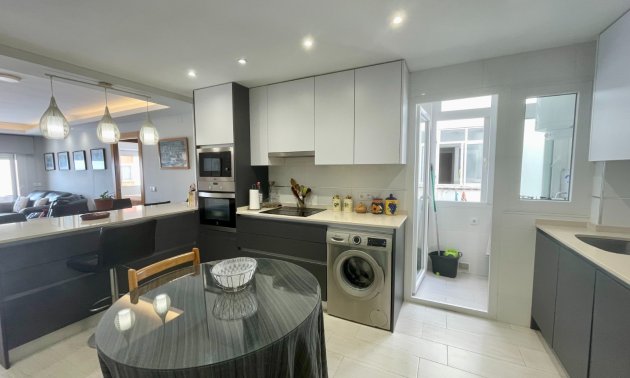 Resale - Apartment / flat -
Torrevieja - Playa Del Cura