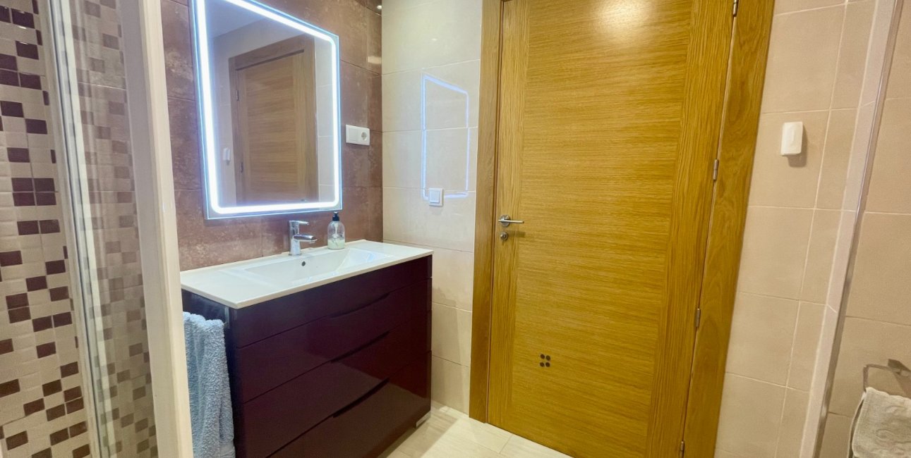 Resale - Apartment / flat -
Torrevieja - Playa Del Cura