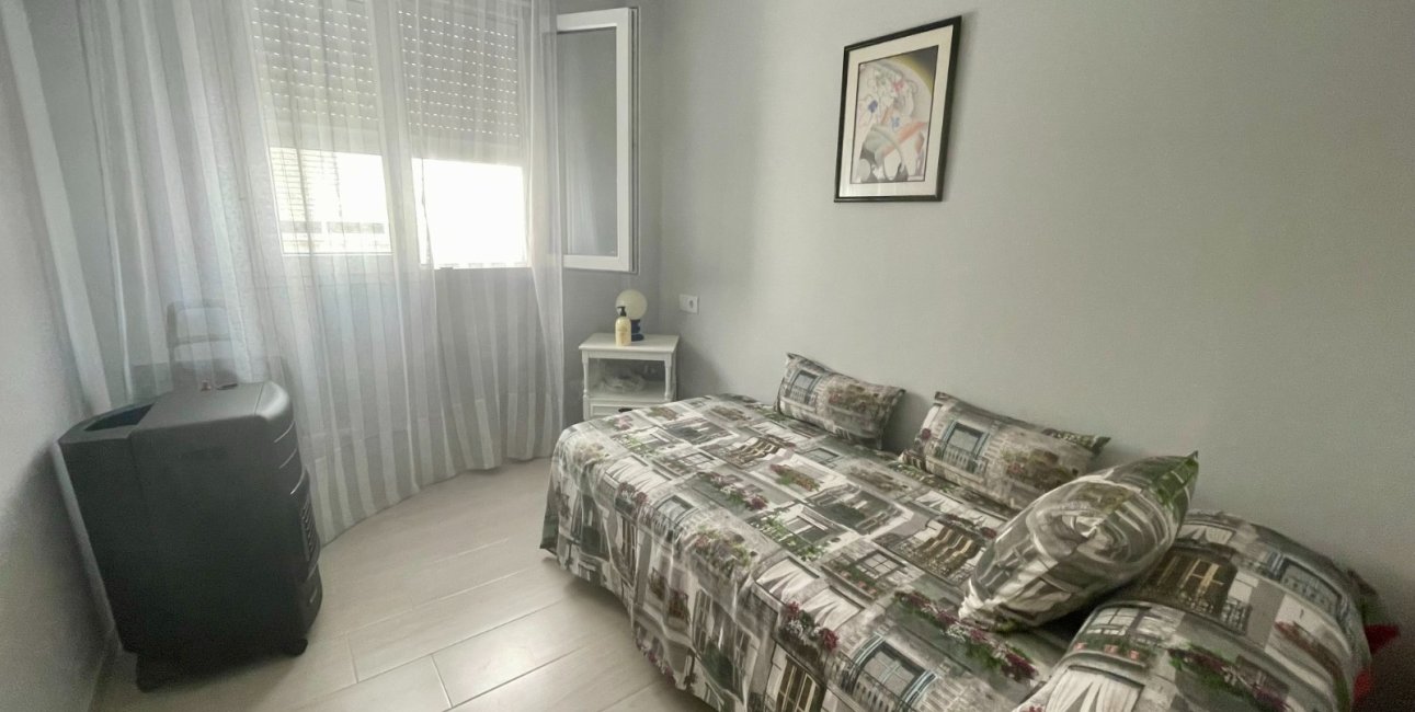 Resale - Apartment / flat -
Torrevieja - Playa Del Cura