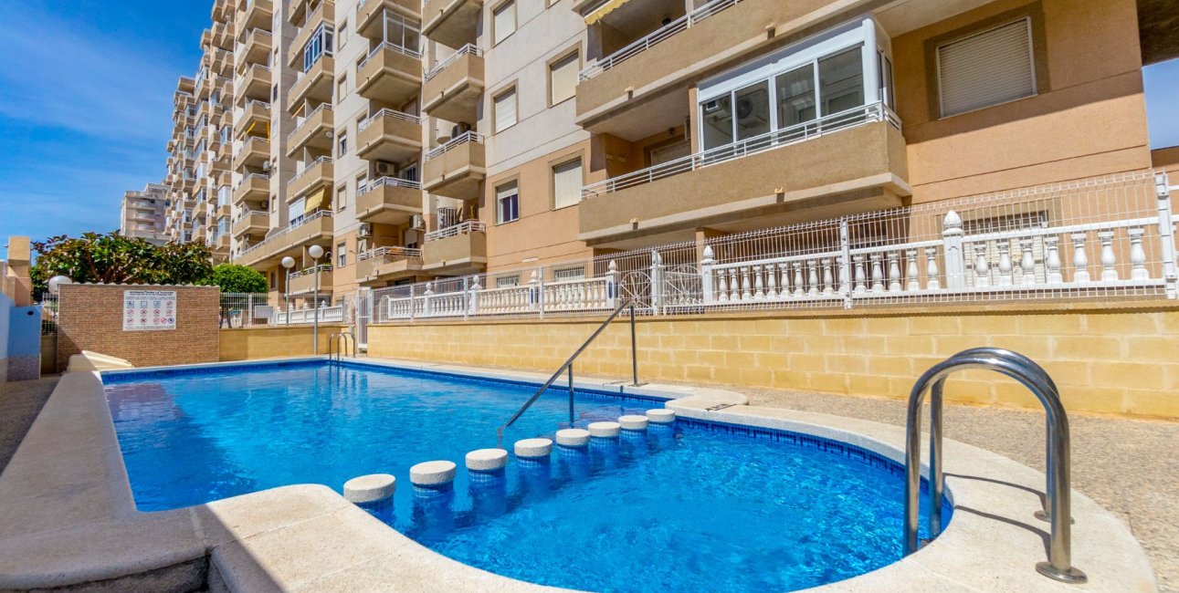 Resale - Apartment / flat -
Torrevieja - Torrevieja - Centre