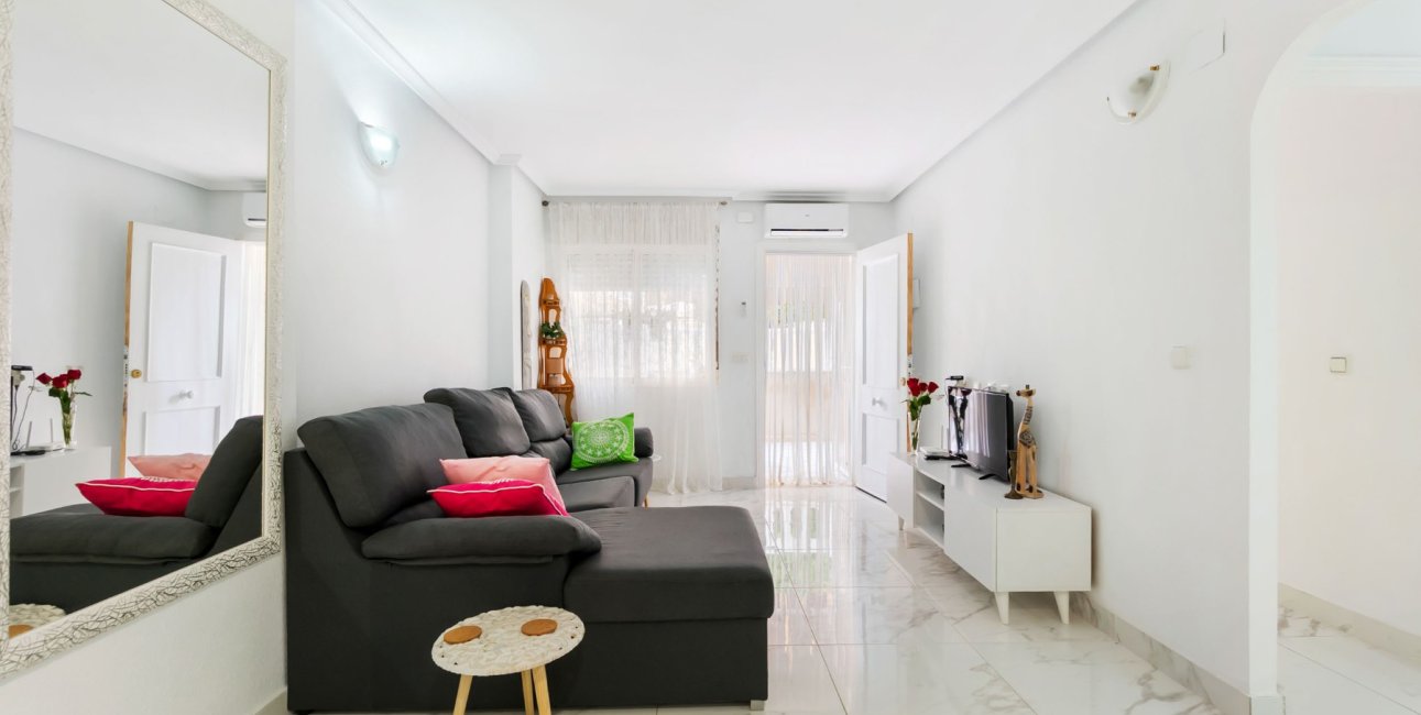 Resale - Apartment / flat -
Torrevieja - Torrevieja - Centre