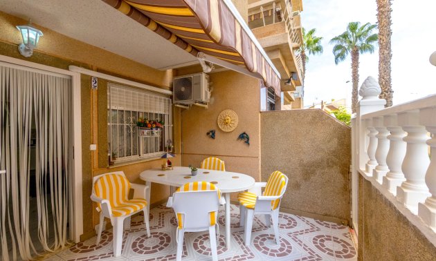 Resale - Apartment / flat -
Torrevieja - Torrevieja - Centre