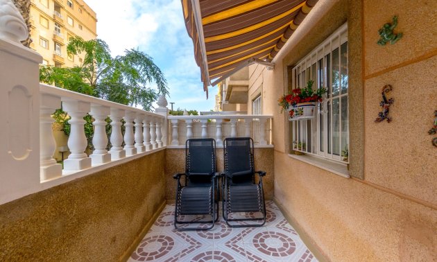 Resale - Apartment / flat -
Torrevieja - Torrevieja - Centre