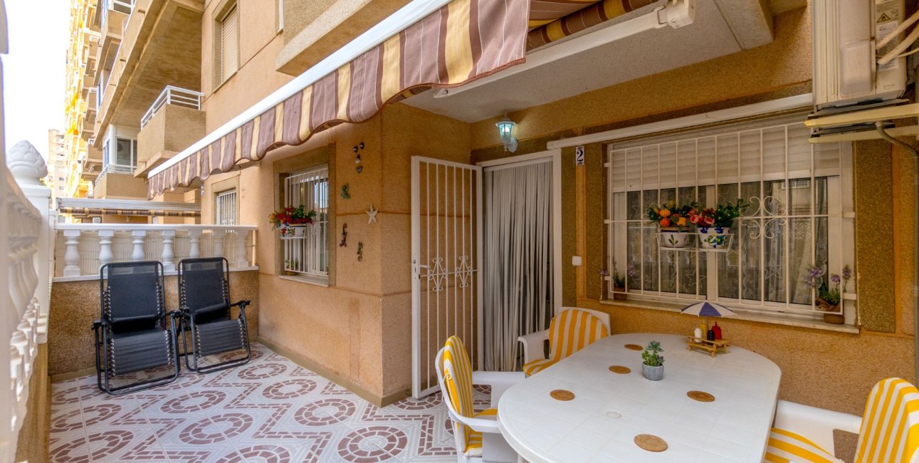 Resale - Apartment / flat -
Torrevieja - Torrevieja - Centre