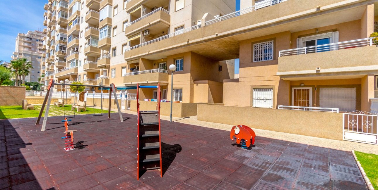 Resale - Apartment / flat -
Torrevieja - Torrevieja - Centre