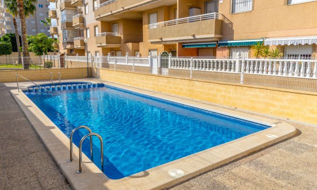 Resale - Apartment / flat -
Torrevieja - Torrevieja - Centre