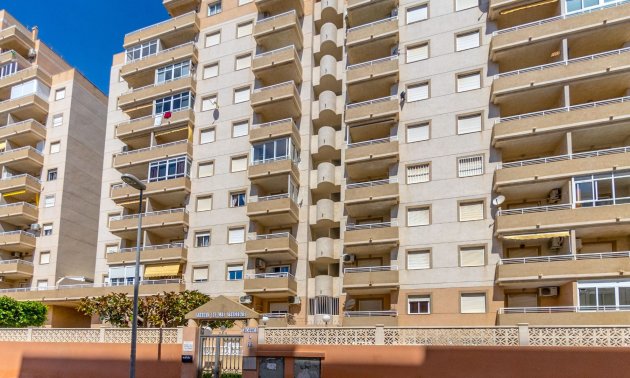 Resale - Apartment / flat -
Torrevieja - Torrevieja - Centre