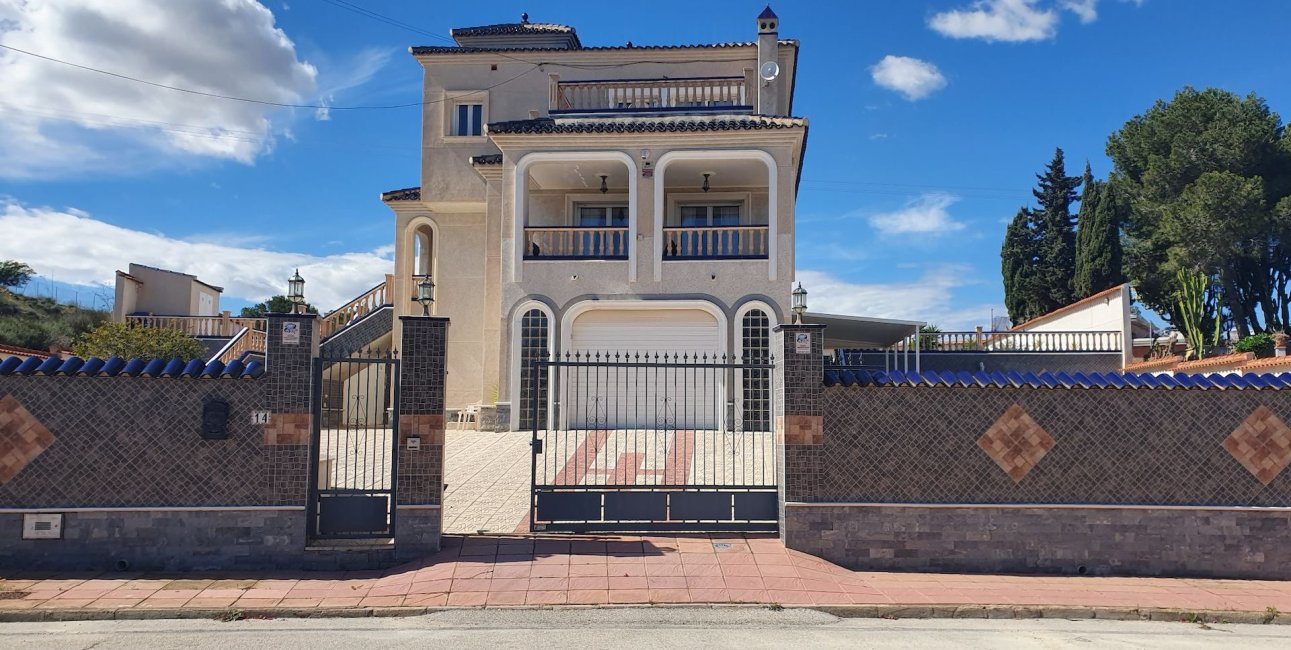 Resale - Villa -
Algorfa - Lomas de La Juliana