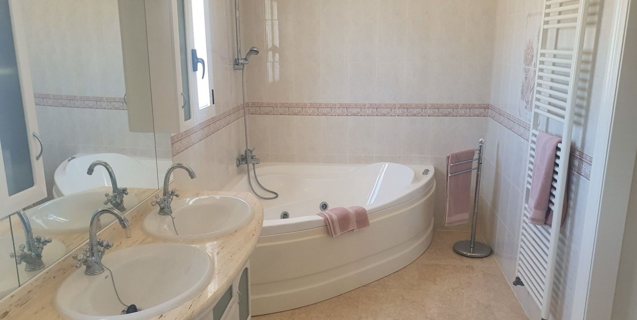 Resale - Villa -
Algorfa - Lomas de La Juliana