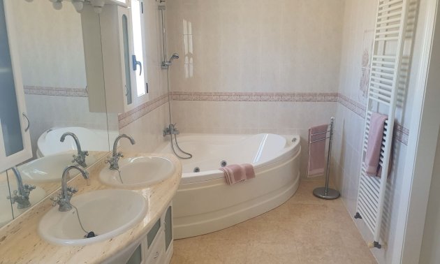 Resale - Villa -
Algorfa - Lomas de La Juliana